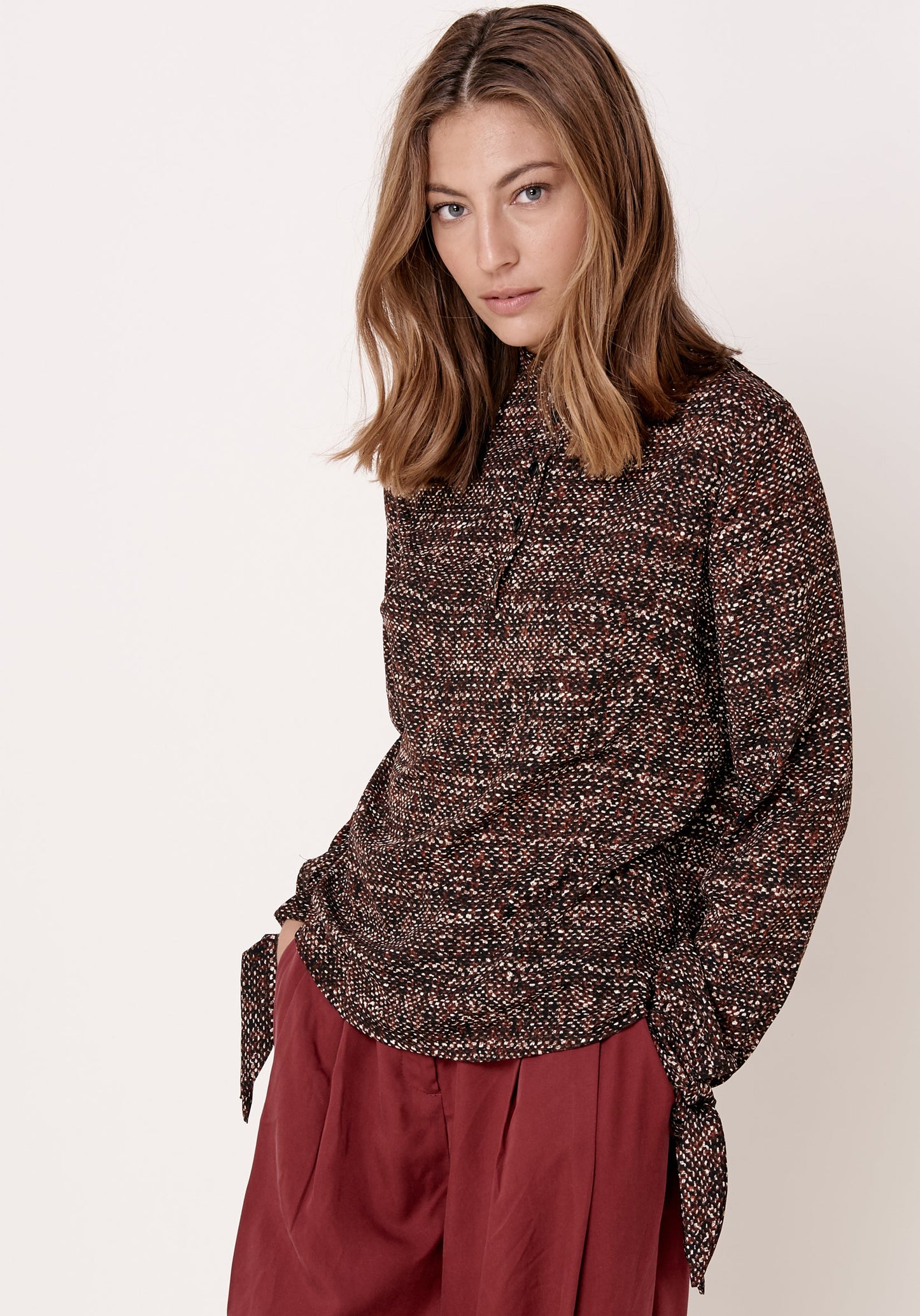 חולצה מכופתרת - הדפס נקודות - דגם אבולעפיה - US-Fashion.tlv