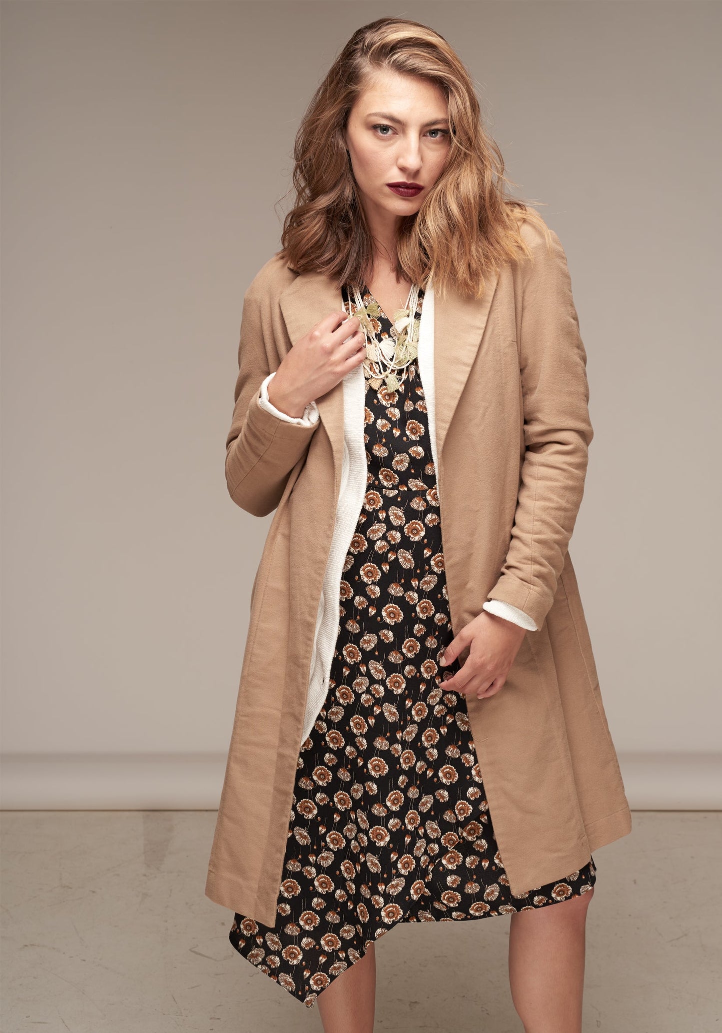 מעיל טרנץ' - קאמל - דגם גולדמן - US-Fashion.tlv