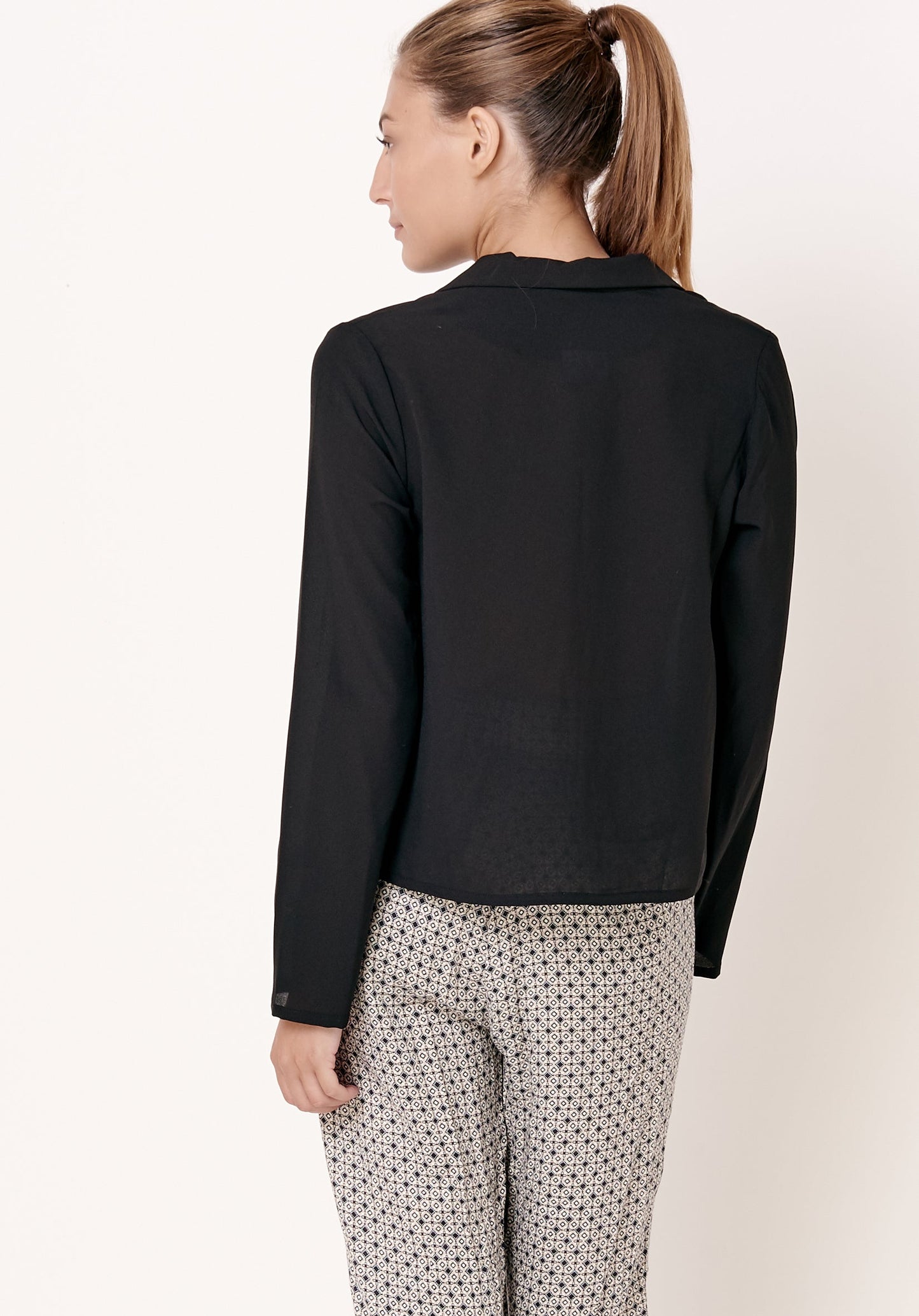 חולצת צווארון - שחור - דגם יפת - US-Fashion.tlv