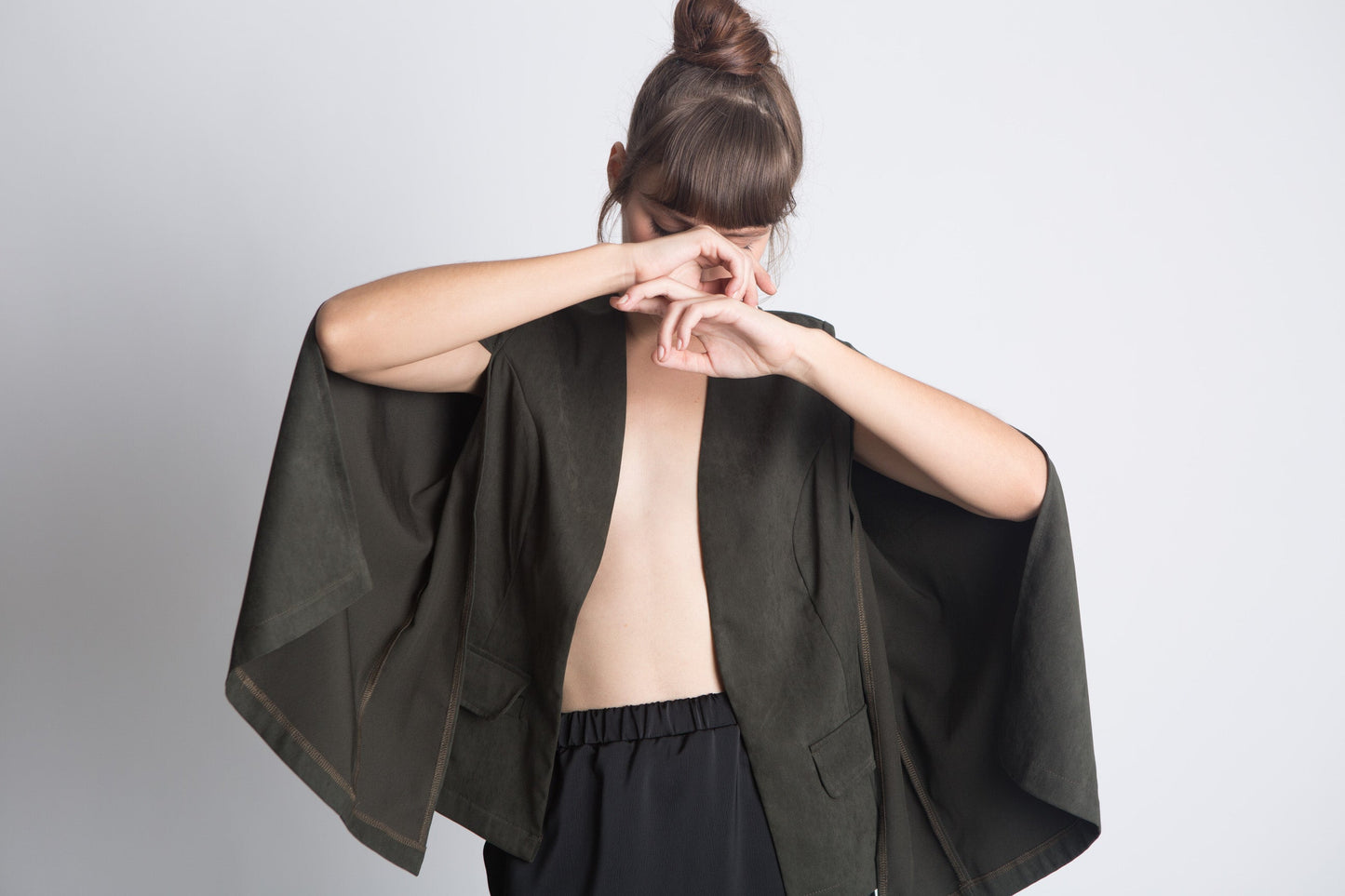 ג'קט קצר לנשים - ירוק זית- דגם ברודווי - US-Fashion.tlv