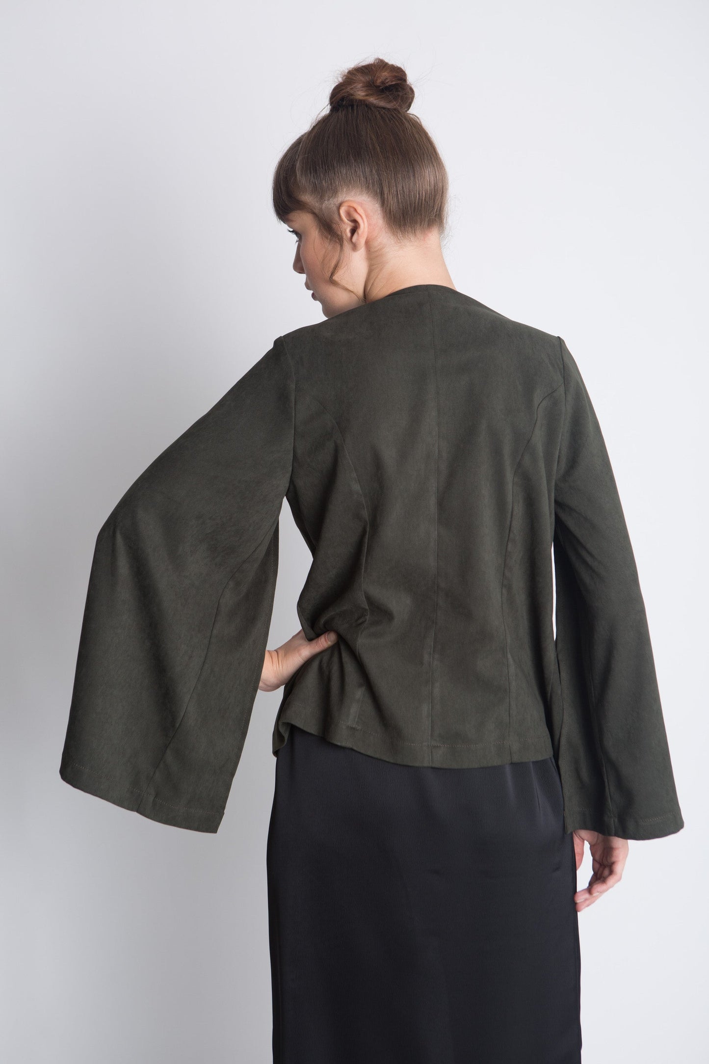 ג'קט קצר לנשים - ירוק זית- דגם ברודווי - US-Fashion.tlv