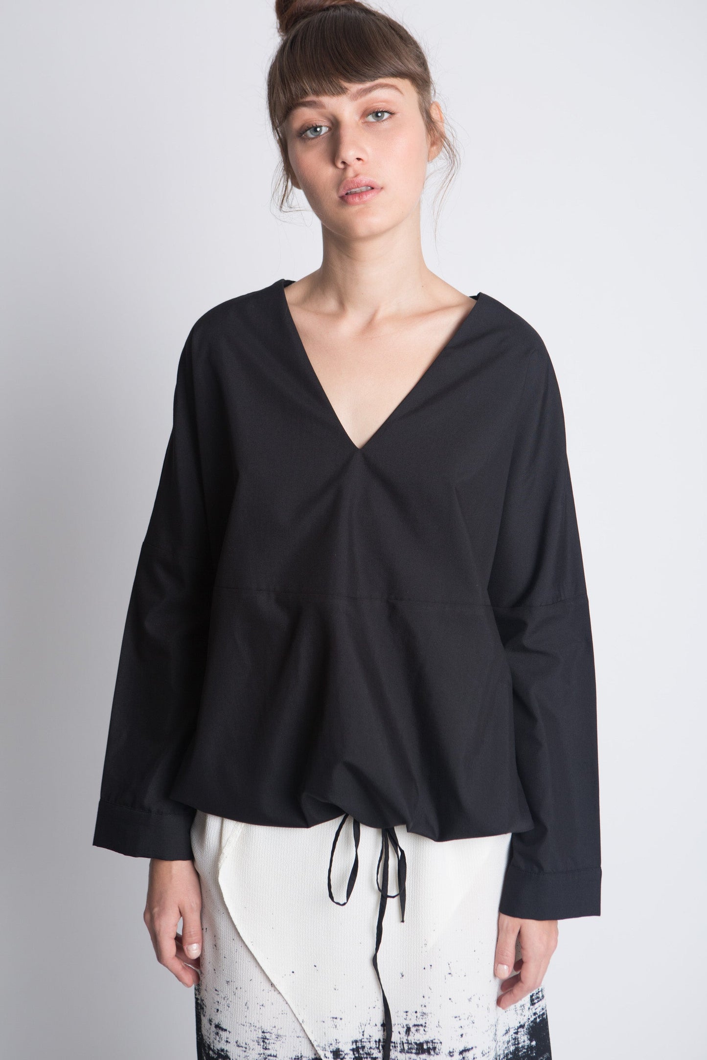 חולצת וי אוברסייז - משבצות - דגם טיימס - US-Fashion.tlv