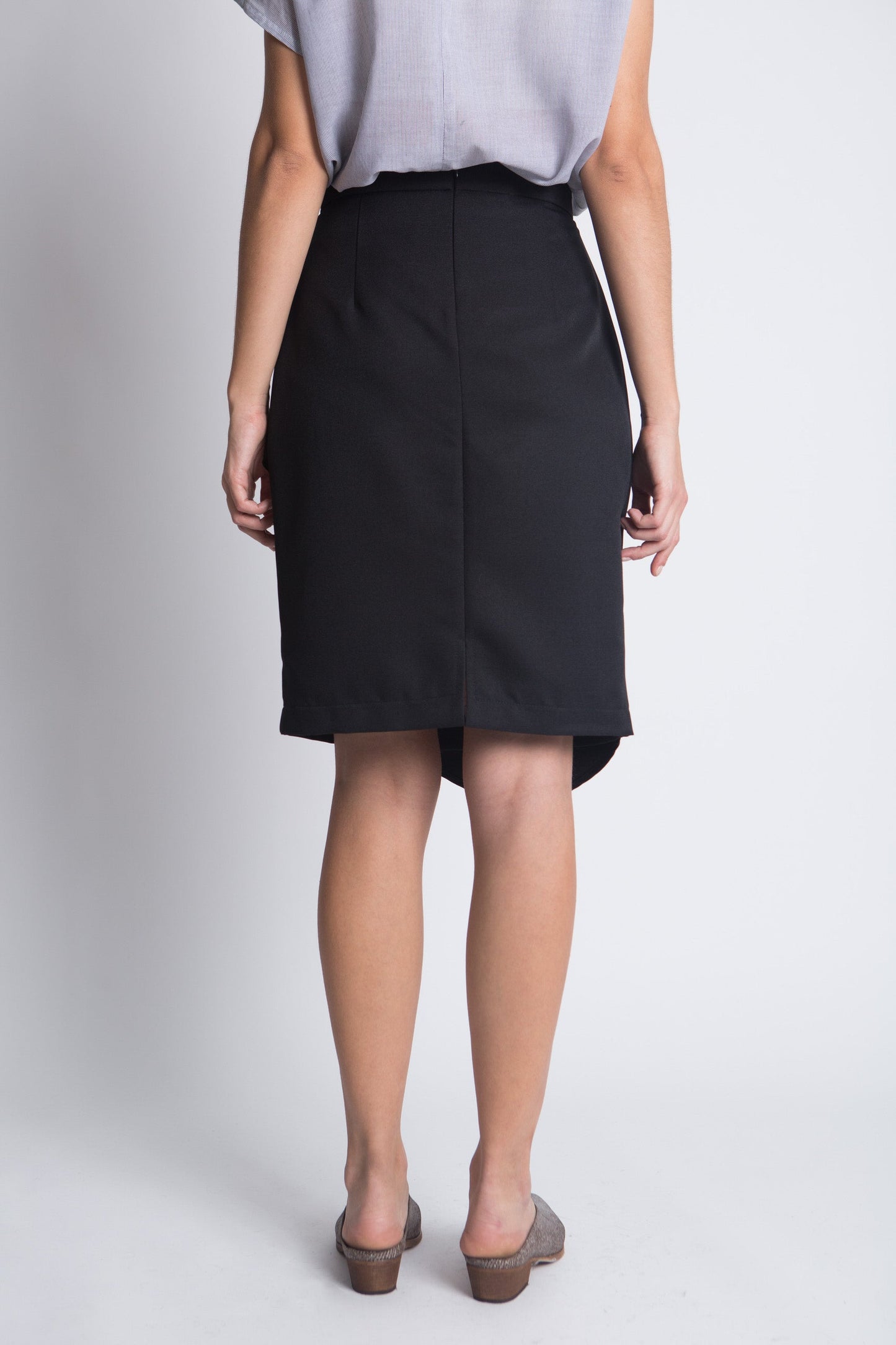 חצאית ישרה - שחור - דגם ברונקס - US-Fashion.tlv
